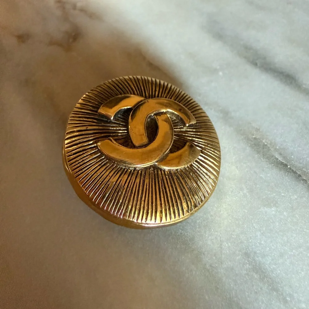 CHANEL Brooch - Picture 4 of 6